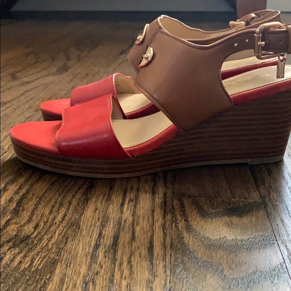 Coach wedges Red and tan leather with open toe - Picture 2 of 5